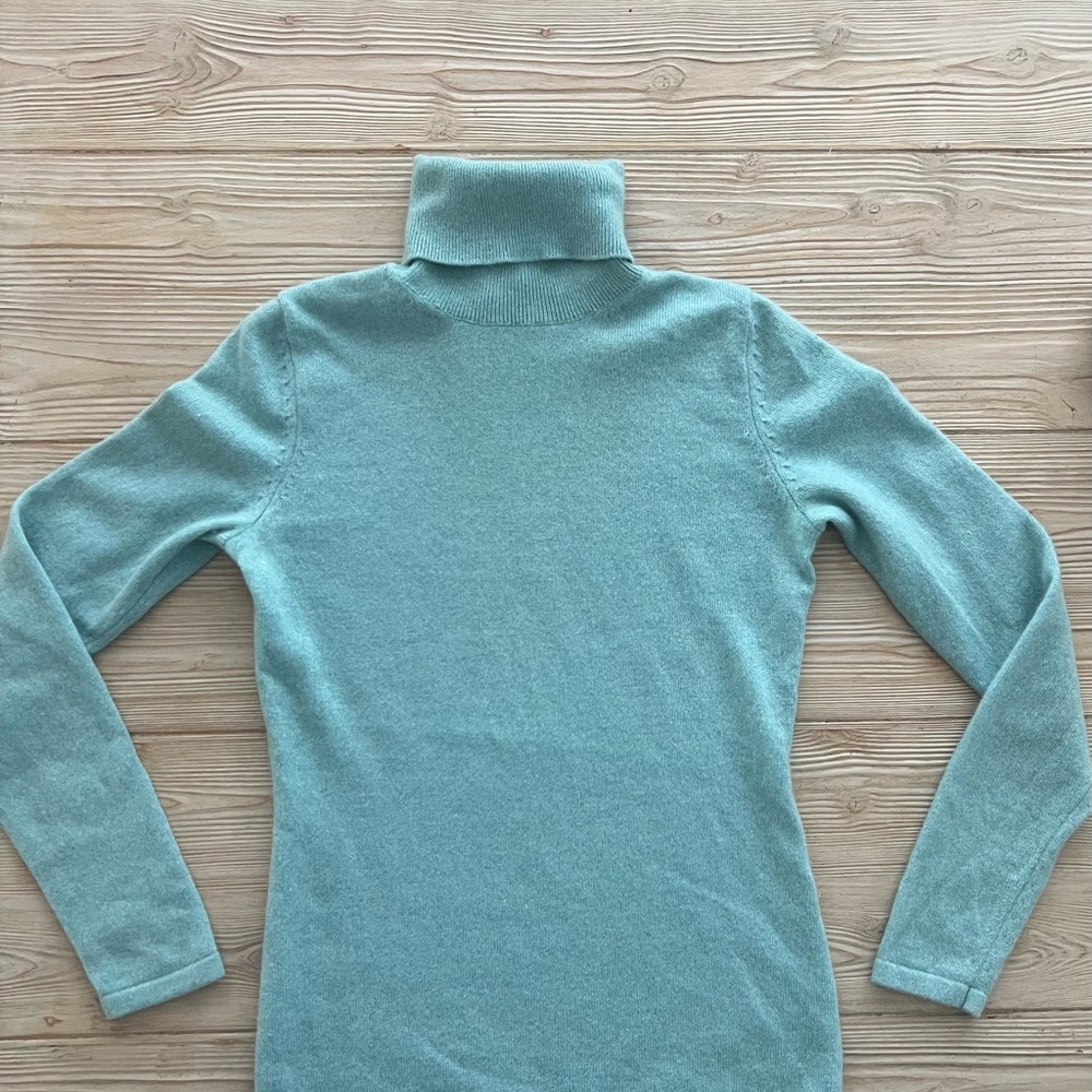 Banana Republic Cashmere Turtleneck Sweater | XS Petite | Light Aqua/Green - Picture 2 of 4